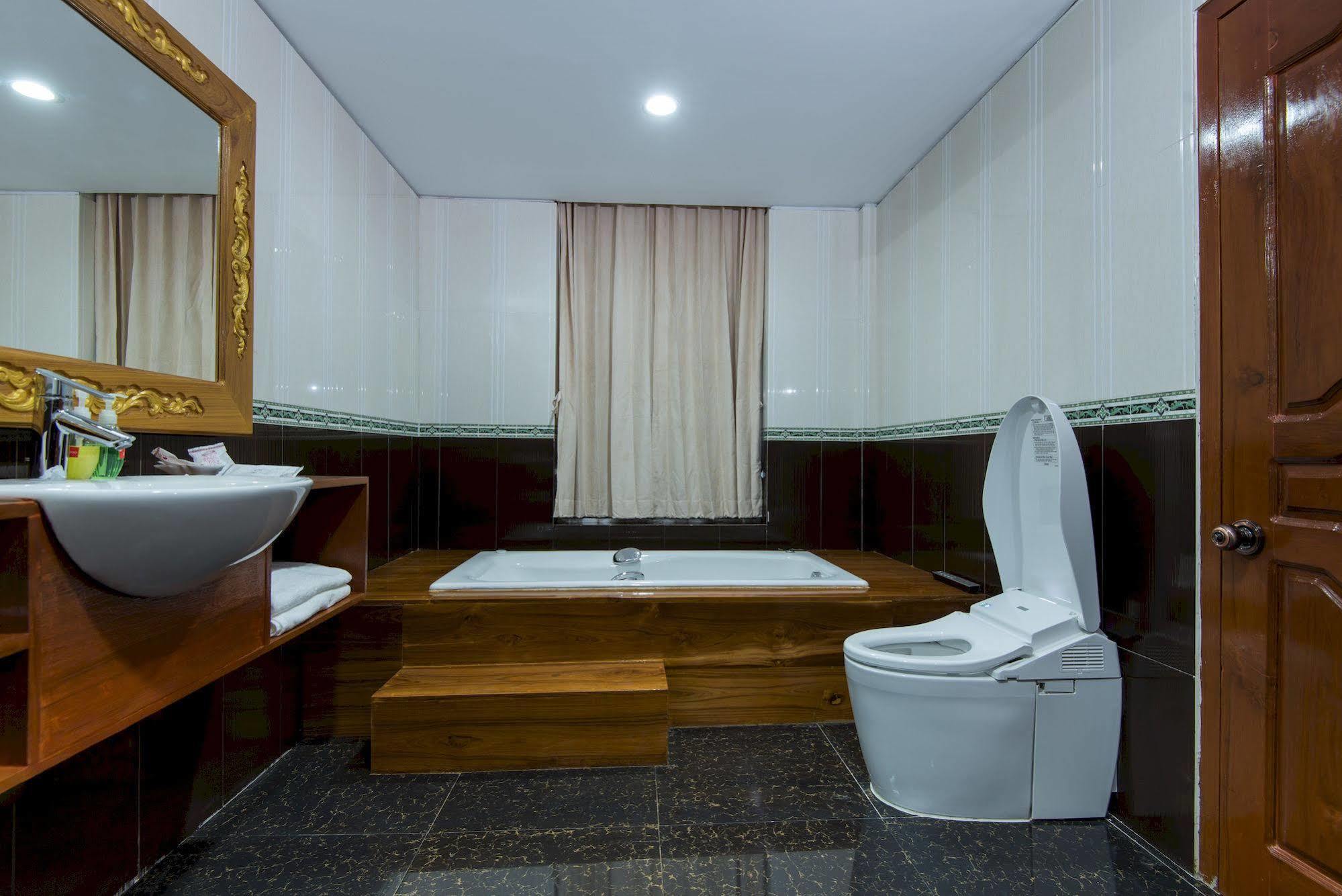 Su Tine San Royal Palace Hotel Bagan Exterior foto